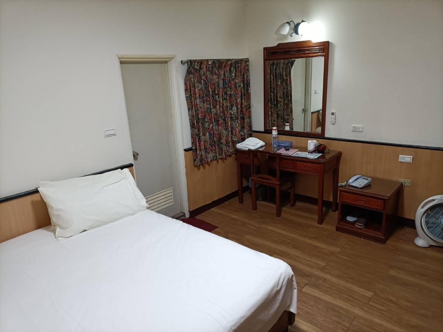 丸松商旅 Hotel Миаоли Екстериор снимка