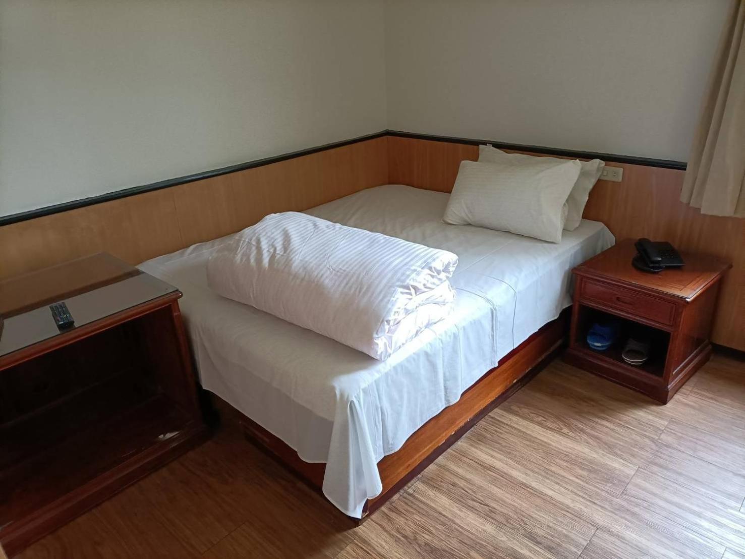 丸松商旅 Hotel Миаоли Екстериор снимка