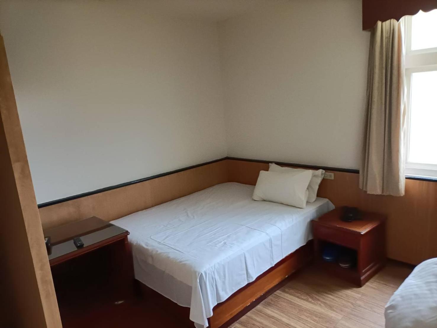 丸松商旅 Hotel Миаоли Екстериор снимка