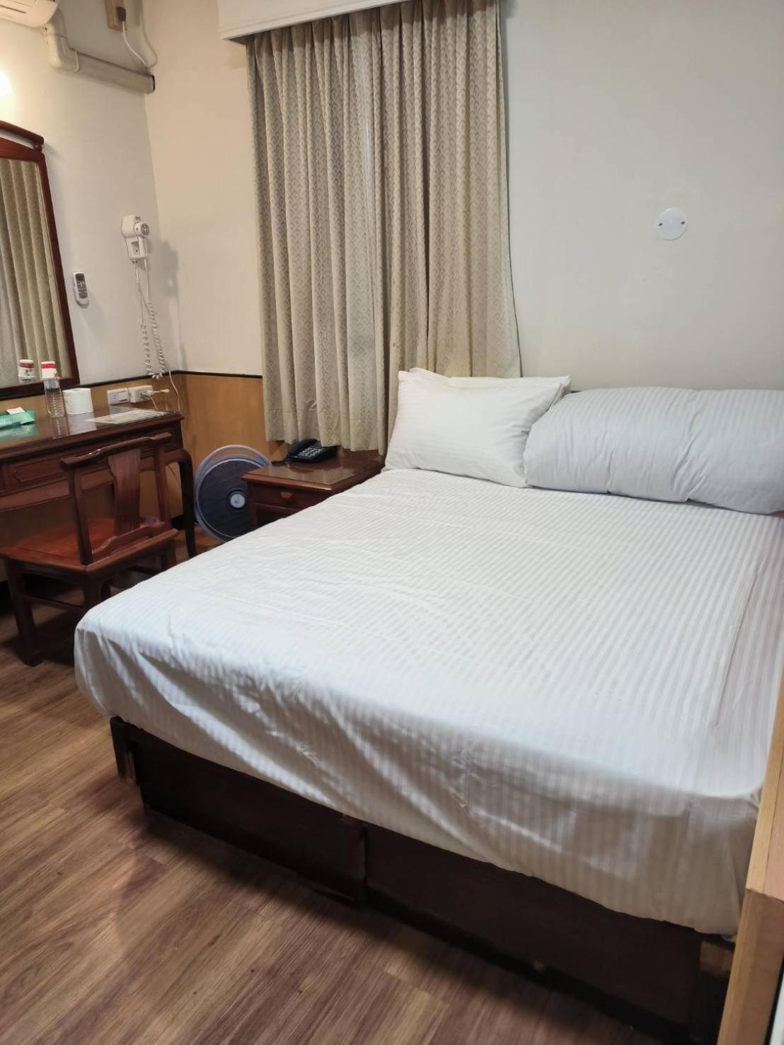 丸松商旅 Hotel Миаоли Екстериор снимка