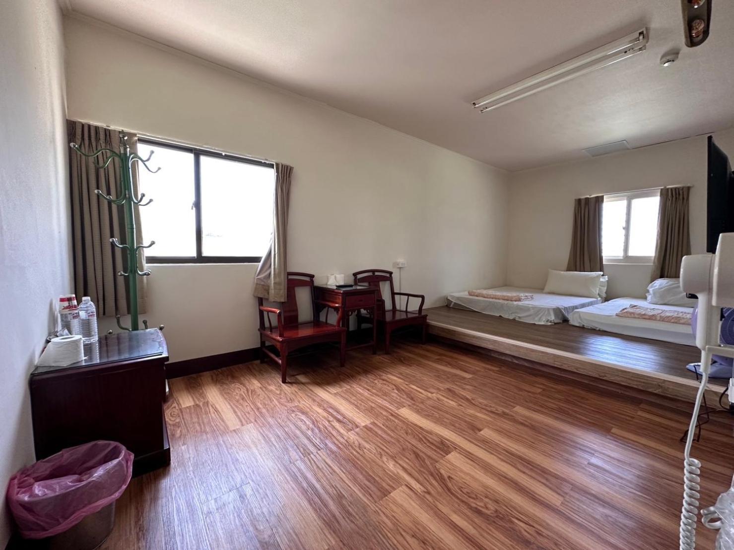 丸松商旅 Hotel Миаоли Екстериор снимка